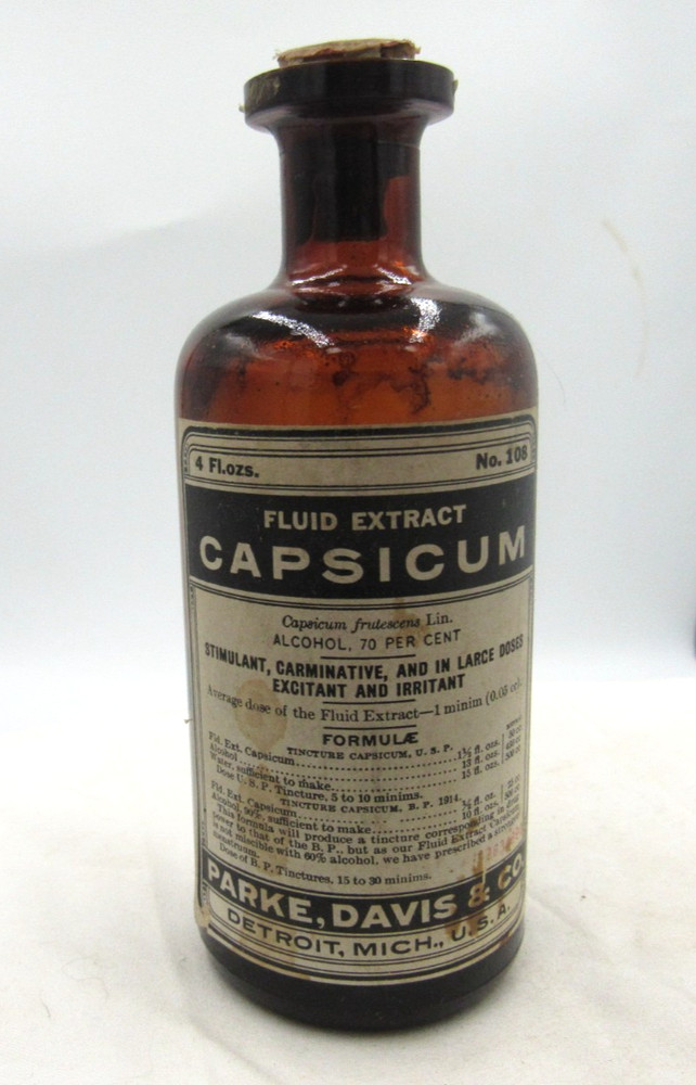BW – 1910’s Parke, Davis & CO Detroit, Mich Capsicum Amber Medicine bottle