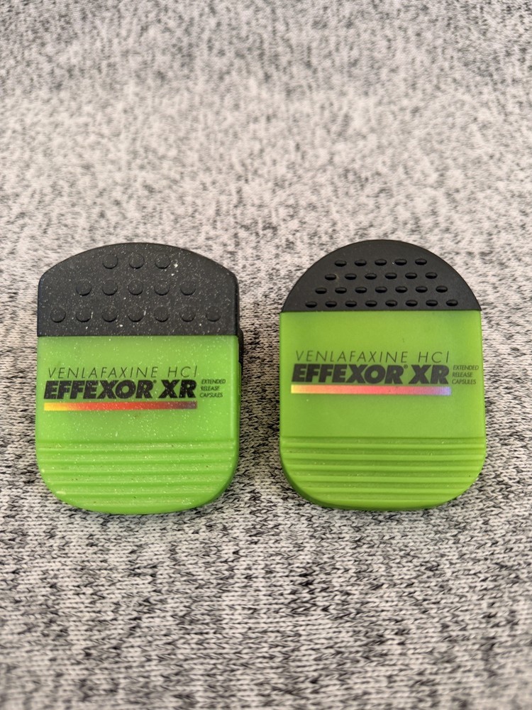 2 Effexor XR Clip Pharmaceutical Promo Item Magnet Advertising collectible