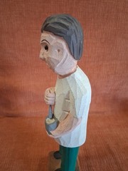 Pharmacist 12″ Wood Carved Statue With Mortar Pestle – RARE