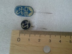 3 PINS-SANDOZ PFARMACEUTICAL-RARE-BADGE