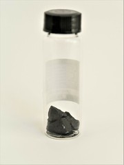 Carbon Graphite Pieces in New „Stand Tall Glass Vial