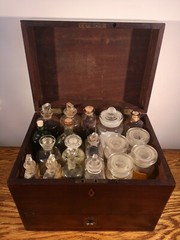 SUBSTANTIAL MAHOGANY EARLY VICTORIAN MAHOGANY APOTHECARY CHEST & CONTENTS c.1865