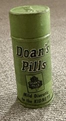 RARE 1960s DOAN’S PILLS medical tin VINTAGE PHARMACEUTICAL doctor med RX drugs