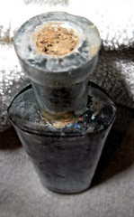 Medicine Pharmaceutical Bottle with Blue residue inside Vintage Dig Find 4 3/4″