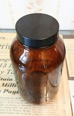 Vintage Amber Glass Brown Jar Apothecary Pharmacy Bottle w/ Bakelite Lid – 6.5″