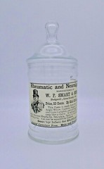 Vintage W.P. SMART & SONS Paste Medicine Glass Apothecary Jar Circus Tent Lid 8″