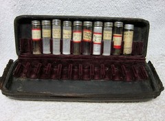 Antique 1900’s Doctor’s „House-Call“ Medicine,Pharmacutical Vials Kit.Apothocary