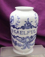 VINTAGE LILLY DRUG BLUE WHITE CERAMIC PHARMACY APOTHECARY JAR VASE U:CAELFUL:FO