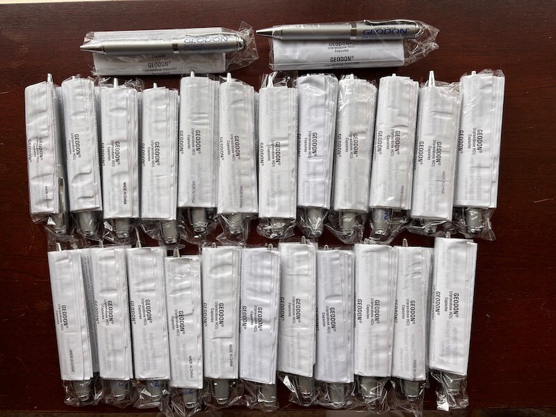 RARE LOT 25 VINTAGE „GEODON“ PFIZER SILVER METAL DRUG PROMOTIONAL PENS W/INSERT