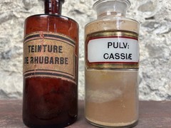 Antique Victorian Apothecary Bottles w Labels Teinture De Rhubarbe & PULV CASSIÆ