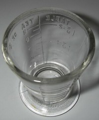 Armstrong Cork De luxe Medicine Glass Drug Sundries Measuring Cup Footed