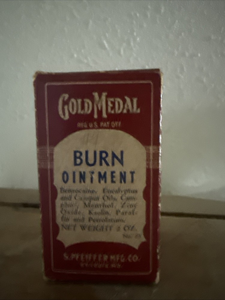 Vintage S. Pfeiffer Mfg. Co. ‚Gold Medal‘ Collectible Display Box