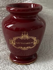 Apothecary Jar, Eli Lily „Lactucarium“(Wild Lettuce) Pharmaceutical Burgundy Red