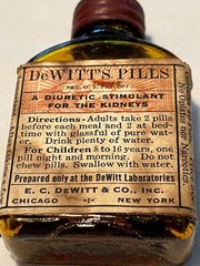 c1930s DeWitt’s Pills diuretic stimulant for the kidneys Chicago New York Bottle