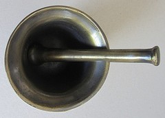 VINTAGE APOTHECARY BRASS PLATED MORTAR & PESTLE~3 7/8″ TALL~4.5″ TOP~4″ BASE