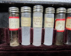 Antique 1900’s Doctor’s „House-Call“ Medicine,Pharmacutical Vials Kit.Apothocary