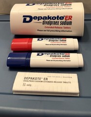VTG DEPAKOTE ER PAPERWEIGHT HOLDS # 2 MARKERS included PHARMA REP LOGO NEW