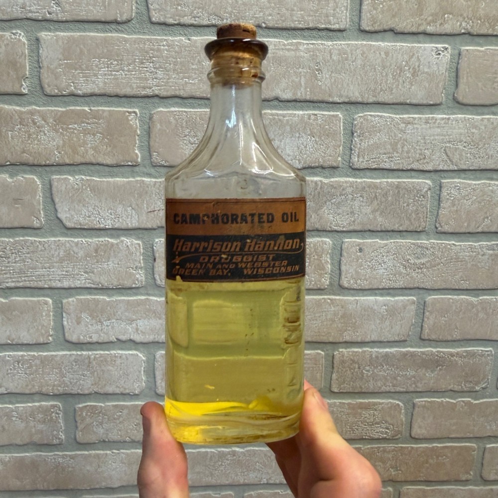 Vintage Apothecary Bottle „Camphorated Oil“ Harrison Hannon Green Bay Wis
