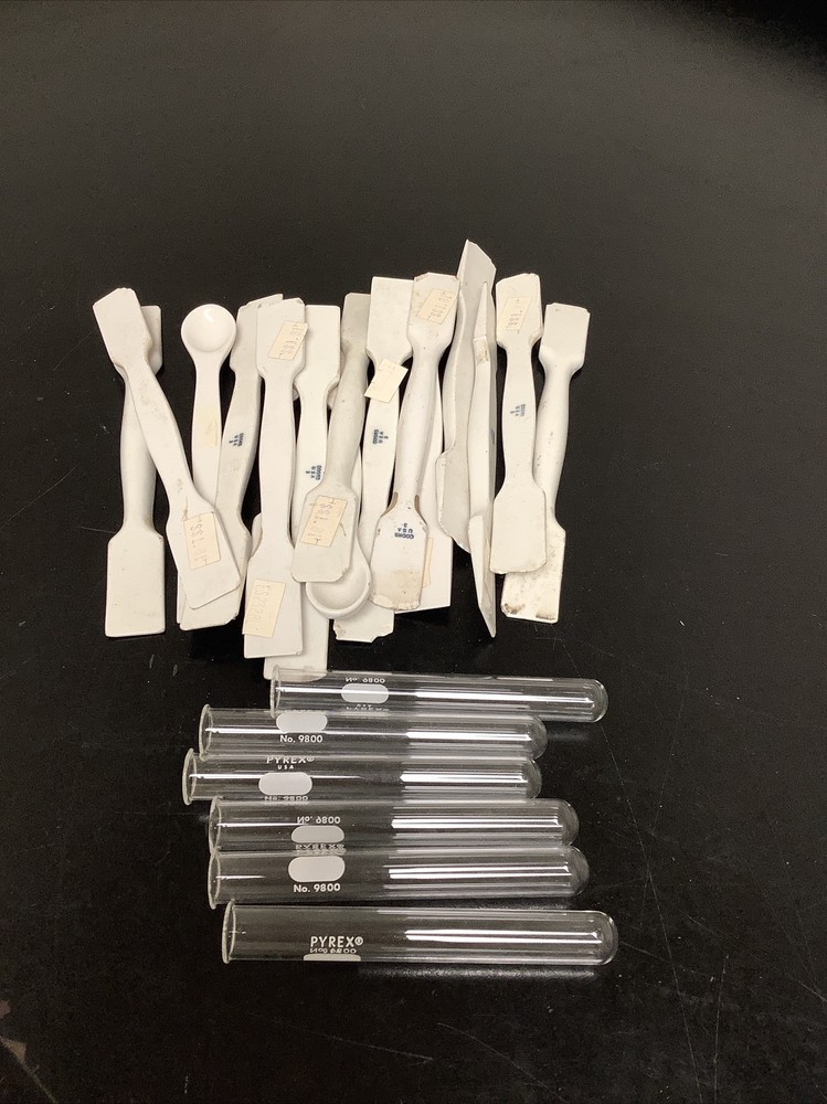 Lot Of 22 Coors Spatulas And Pyrex 9800 Test Tubes