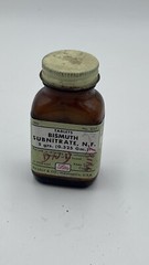 Vintage 1940’s Eli Lilly BISMUTH SUBNITRATE Medicine Bottle for display