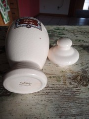 Vintage Gum Arab Lilly Ceramic Apothecary Jar Medical Pharmacy with Lid