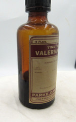 BW – 1940’s Parke, Davis & Co Detroit Mich Valerian 5 1/4″ Amber Medicine bottle