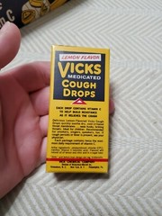 Vintage Lemon Vicks Medicated Cough Drops .10, 20 package case in display box