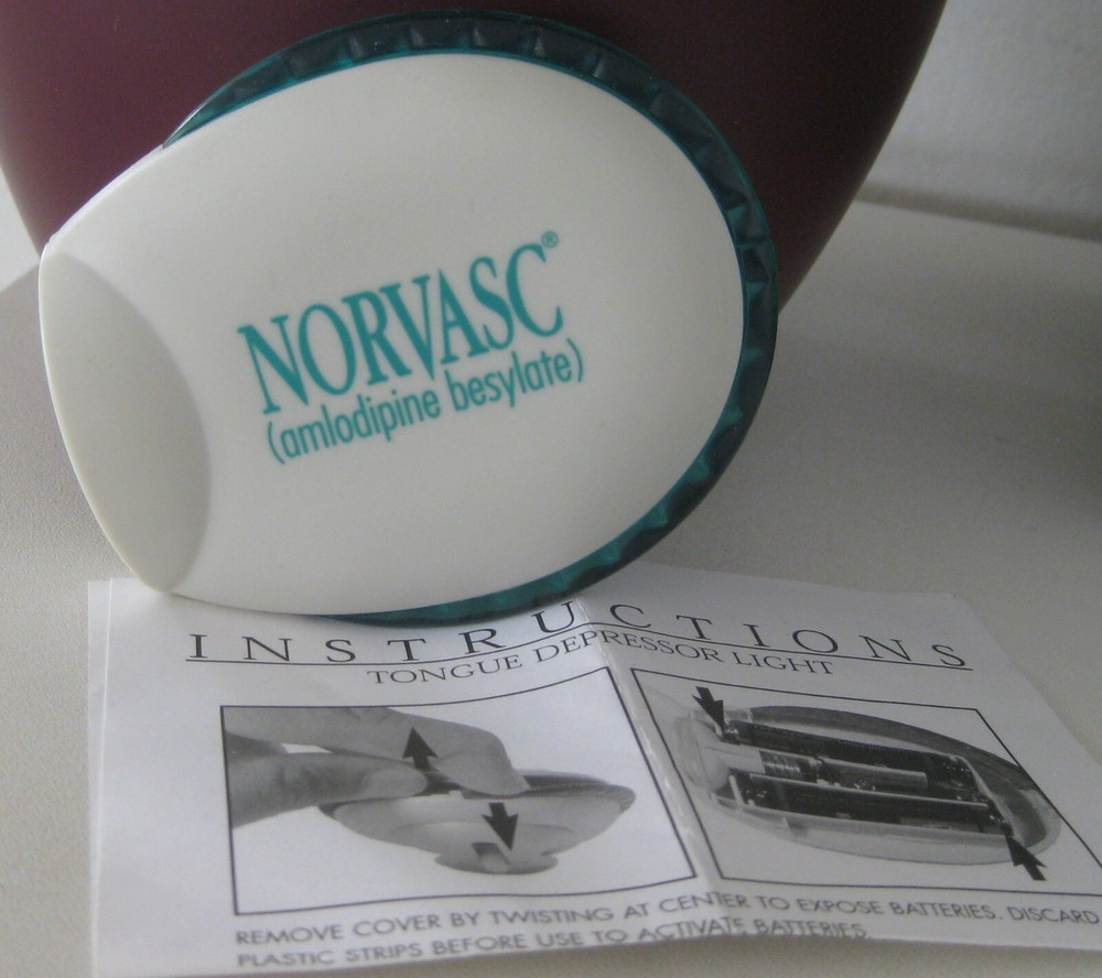 NORVASC PHARMACEUTICAL DRUG REP PROMOTIONAL TONGUE DEPRESSOR LIGHT WORKS!!