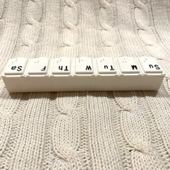 Vtg Small White Cigna Plastic Weekly 5.5” Pill Case Organizer 7 Day Travel