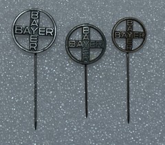 BAYER Pharmaceutical chemical company medicaments drugs vtg stick pin badge lot