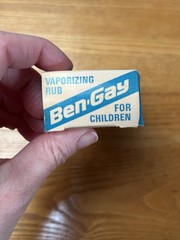 Vintage 1966 Children’s BEN-GAY VAPORIZING RUB in box Pfizer metal tube NOS 60s