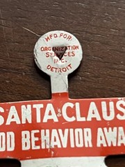 Santa Claus Good Behavior Award, fold tab Button, smiling Santa 2.25 in