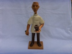VINTAGE WOOD STATUE – PHARMACIST HOLDING MORTER & PESTLE 12″ TALL NICE