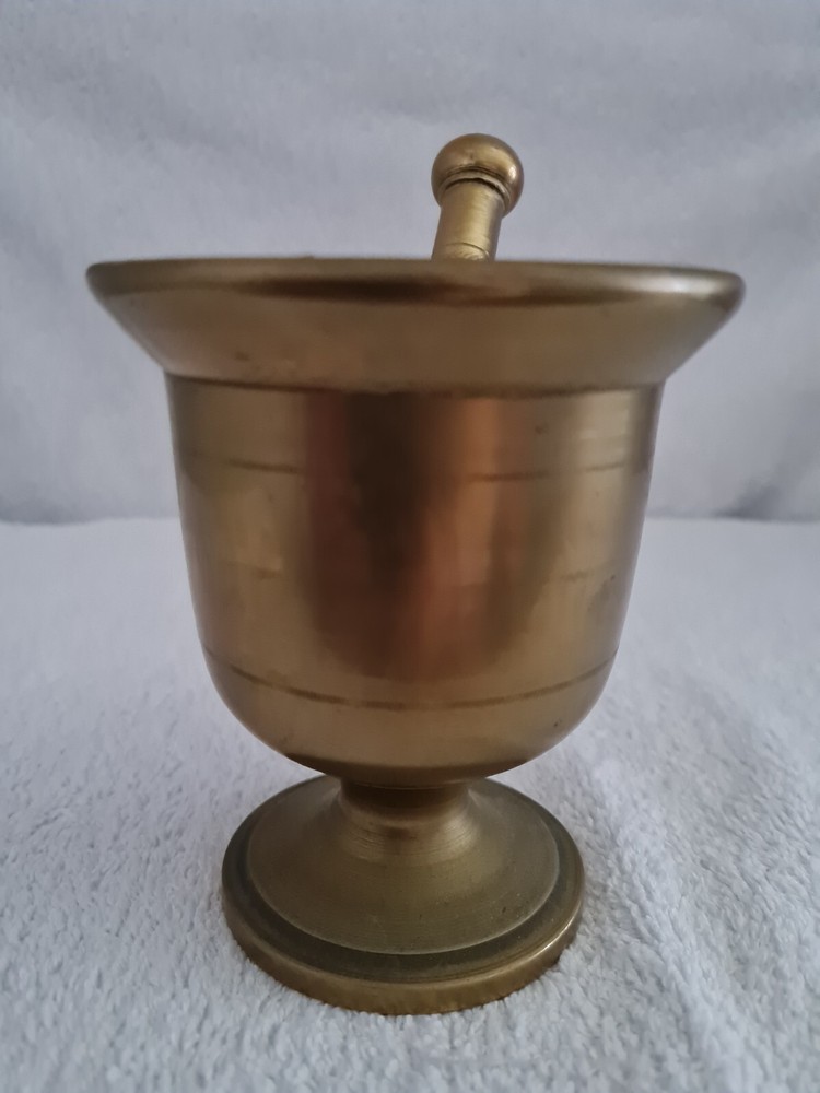 ANTIQUE HEAVY FOOTED 4″ BRASS APOTHECARY MORTAR & PESTLE /DRUGGIST TOOL