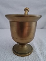 ANTIQUE HEAVY FOOTED 4″ BRASS APOTHECARY MORTAR & PESTLE /DRUGGIST TOOL