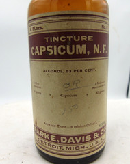 BW – 1950’s Parke, Davis & Co Detroit Mich Capsicum 5 1/8″ Amber Medicine bottle