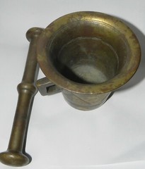 19TH CENTURY CIVIL WAR era BRASS APOTHECARY MORTAR & PESTLE w/SQUARE HANDLES.