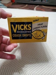 Vintage Lemon Vicks Medicated Cough Drops .10, 20 package case in display box