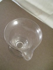 ANTIQUE Vtg ETCHED GLASS APOTHECARY FOOTED MEASURING BEAKER POUR SPOUT 3-5/8″