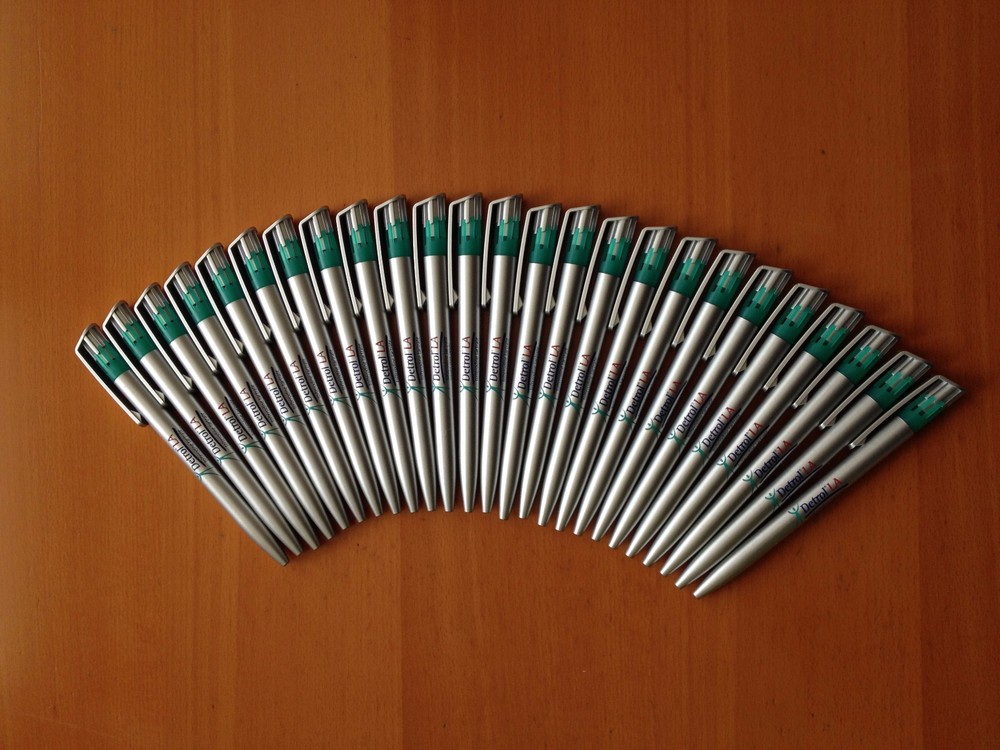 Lot of 25 Detrol LA SILVER/GREEN Drug Rep Ball Point Pen – SLEEK SMOOTH COOL