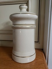 RARE~VINTAGE CERAMIC HERBS APOTHECARY JAR CANISTER MEDICAL POTNETLLIAS REPTANS