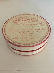 Vintage FRENCH Pharmacie Round Cardboard Container Red PATE PECTORALE Codeine
