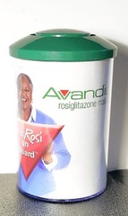 VINTAGE PHARMACEUTICAL ADVERTISEMENT – „AVANDIA“ Plastic Container – Green/white