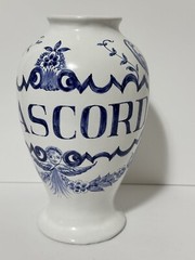1989 Lilly Made in Portugal Blue & White Apothecary 10″ Vase Diascord