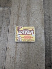Vintage Empty Bayer Aspirin box Fits 12 aspirin in plastic container EXP: 8/90