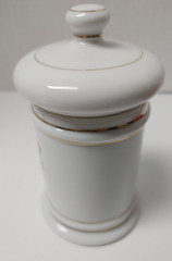 VTG CORICIDIN D WHITE PORCELAIN PHARMACY JAR CONTAINER LID GOLD TRIM CREST