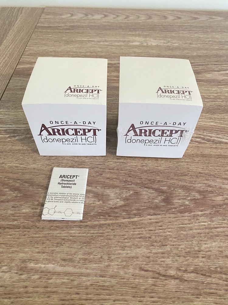 Drug Rep Promo Lot of Aricept® Sticky Note Pad Lot Of 2 – 1 new – Read 2003