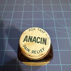 VINTAGE 1950s ANACIN WHITEHALL ASPIRIN BOTTLE – GOOD CONDITION NICE LABELS.
