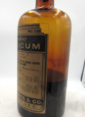 BW – 1920’s Parke, Davis & Co Detroit Mich Capsicum 7 3/8″ Amber Medicine bottle