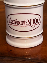 Vintage Loofisa Mexico Porcelain Darvocet N-100 Apothecary Poison Jar Bottle